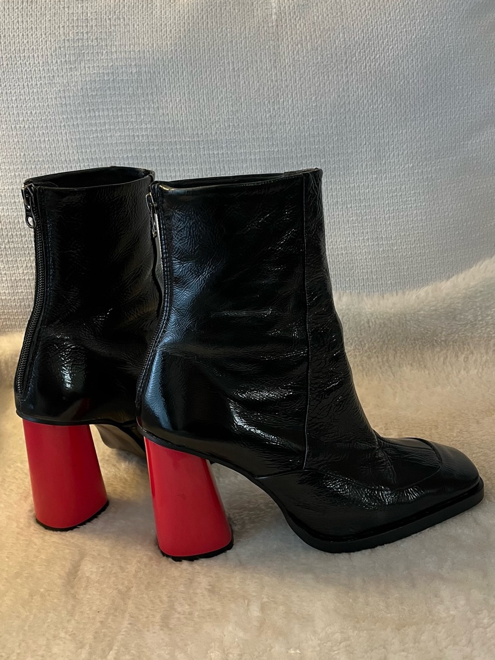 L’Intervalle Chic Black Leather Ankle Boots with Red Block Heel